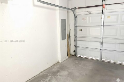 Townhouse in Miramar, Florida 3 bedrooms, 148.74 sq.m. № 1954081 - photo 11