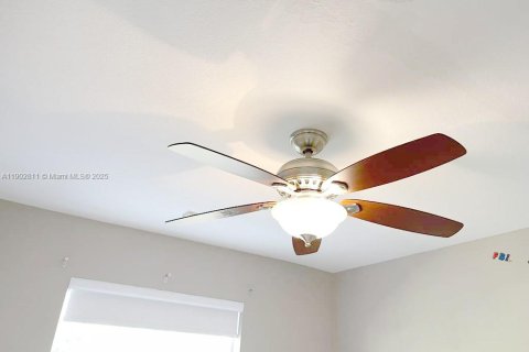 Townhouse in Miramar, Florida 3 bedrooms, 148.74 sq.m. № 1954081 - photo 23