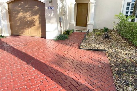 Townhouse in Miramar, Florida 3 bedrooms, 148.74 sq.m. № 1954081 - photo 6