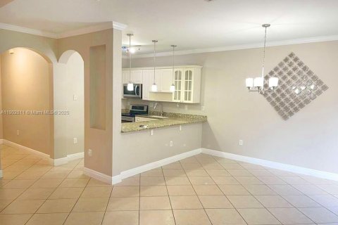 Townhouse in Miramar, Florida 3 bedrooms, 148.74 sq.m. № 1954081 - photo 19