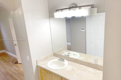 Townhouse in Miramar, Florida 3 bedrooms, 148.74 sq.m. № 1954081 - photo 26