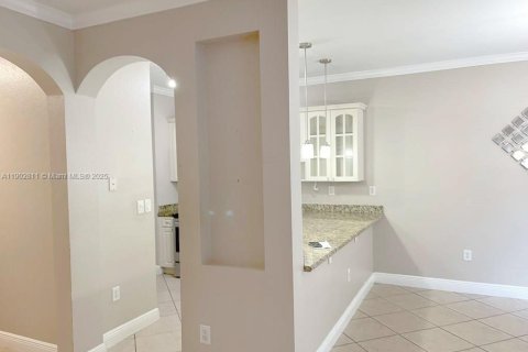 Townhouse in Miramar, Florida 3 bedrooms, 148.74 sq.m. № 1954081 - photo 18