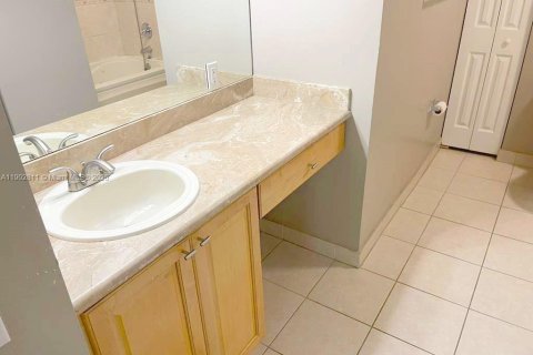 Townhouse in Miramar, Florida 3 bedrooms, 148.74 sq.m. № 1954081 - photo 27