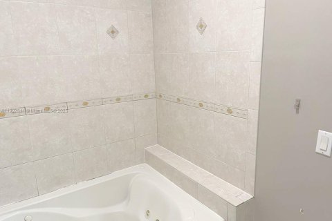 Townhouse in Miramar, Florida 3 bedrooms, 148.74 sq.m. № 1954081 - photo 28