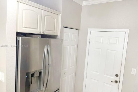 Townhouse in Miramar, Florida 3 bedrooms, 148.74 sq.m. № 1954081 - photo 15