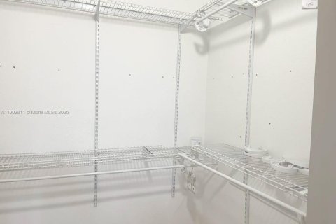 Townhouse in Miramar, Florida 3 bedrooms, 148.74 sq.m. № 1954081 - photo 25