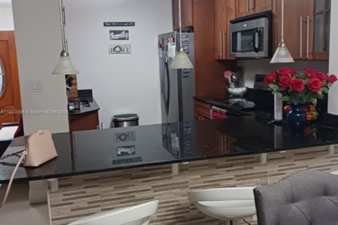 Touwnhouse à vendre à Miami, Floride: 4 chambres, 141.4 m2 № 1955527 - photo 8