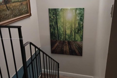 Touwnhouse à vendre à Miami, Floride: 4 chambres, 141.4 m2 № 1955527 - photo 12