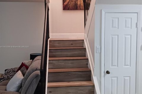Touwnhouse à vendre à Miami, Floride: 4 chambres, 141.4 m2 № 1955527 - photo 4