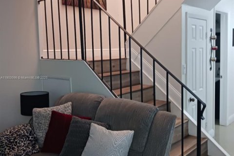 Touwnhouse à vendre à Miami, Floride: 4 chambres, 141.4 m2 № 1955527 - photo 7