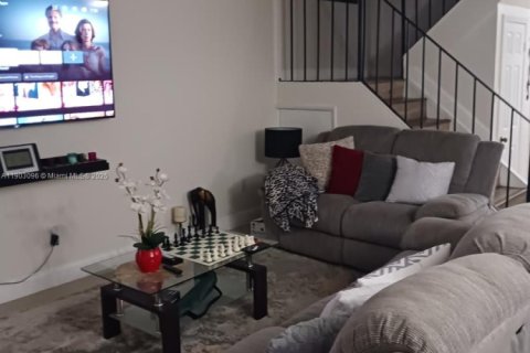 Touwnhouse à vendre à Miami, Floride: 4 chambres, 141.4 m2 № 1955527 - photo 3