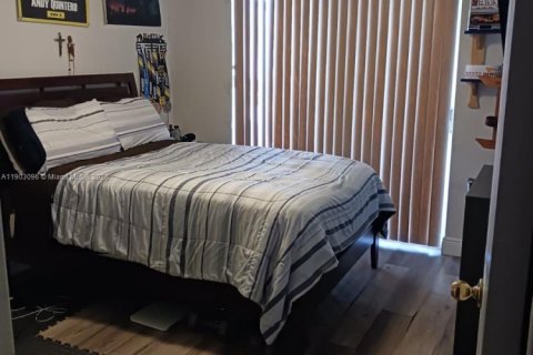 Touwnhouse à vendre à Miami, Floride: 4 chambres, 141.4 m2 № 1955527 - photo 9