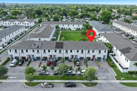 Adosado en venta en Florida City, Florida, 3 dormitorios, 136.19 m2 № 1935837 - foto 25