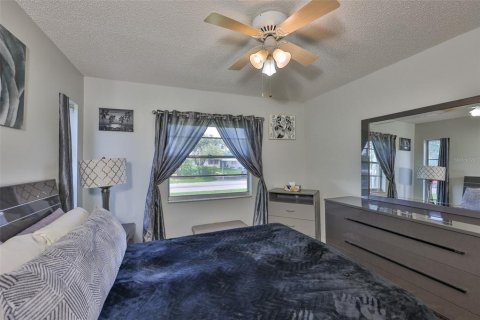 Condo in Sun City Center, Florida, 2 bedrooms  № 1837771 - photo 20
