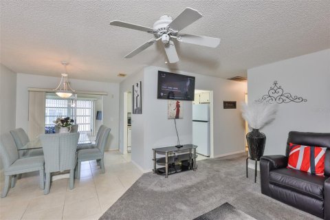 Condominio en venta en Sun City Center, Florida, 2 dormitorios, 91.42 m2 № 1837771 - foto 15