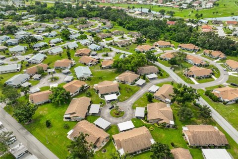 Condo in Sun City Center, Florida, 2 bedrooms  № 1837771 - photo 7