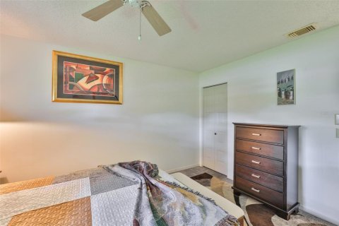 Condo in Sun City Center, Florida, 2 bedrooms  № 1837771 - photo 21