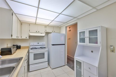 Condo in Sun City Center, Florida, 2 bedrooms  № 1837771 - photo 18