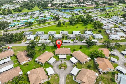Condo in Sun City Center, Florida, 2 bedrooms  № 1837771 - photo 6
