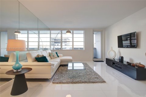 Condo in Miami Beach, Florida, 1 bedroom  № 1962370 - photo 12