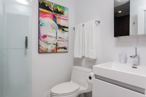 Condo in Miami Beach, Florida, 1 bedroom  № 1962370 - photo 13