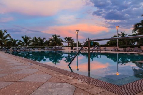 Condo in Miami Beach, Florida, 1 bedroom  № 1962370 - photo 1