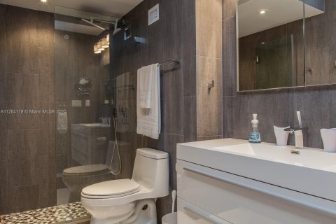 Condo in Miami Beach, Florida, 1 bedroom  № 1962370 - photo 20