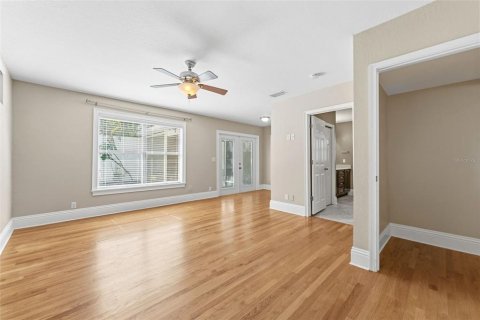 House in Tampa, Florida 3 bedrooms, 130.06 sq.m. № 2235400 - photo 23