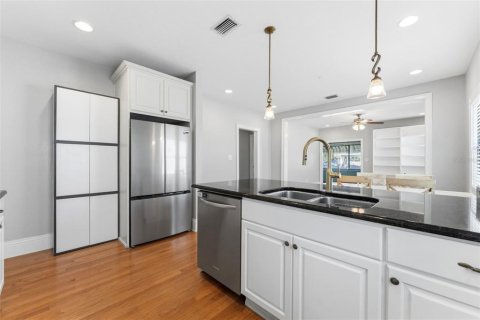 House in Tampa, Florida 3 bedrooms, 130.06 sq.m. № 2235400 - photo 21