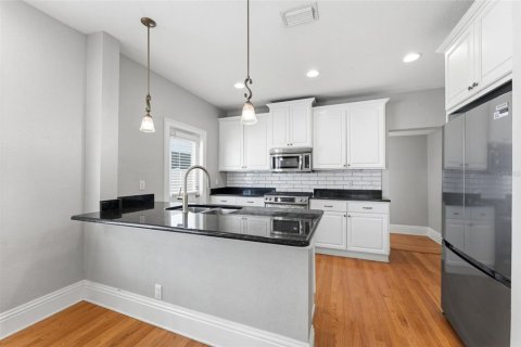 House in Tampa, Florida 3 bedrooms, 130.06 sq.m. № 2235400 - photo 18