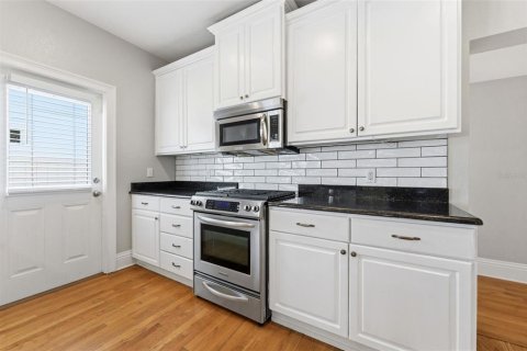 House in Tampa, Florida 3 bedrooms, 130.06 sq.m. № 2235400 - photo 19