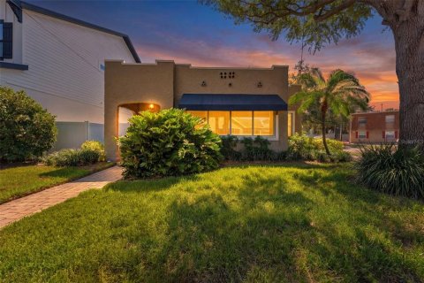House in Tampa, Florida 3 bedrooms, 130.06 sq.m. № 2235400