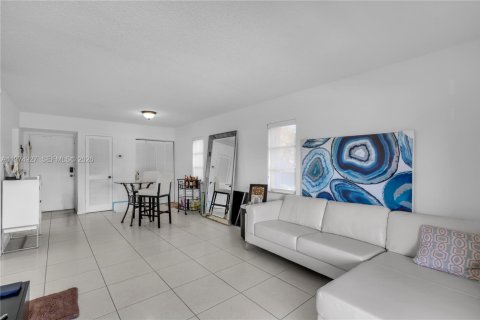 Купить кондоминиум в Хайалиа, Флорида 1 спальня, 61.32м2, № 2036161 - фото 15