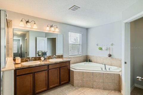 House in Winter Garden, Florida 6 bedrooms, 252.14 sq.m. № 1612604 - photo 20