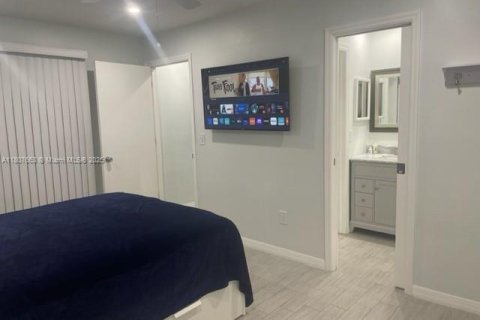 Casa en alquiler en Fort Myers, Florida, 2 dormitorios № 1958251 - foto 3