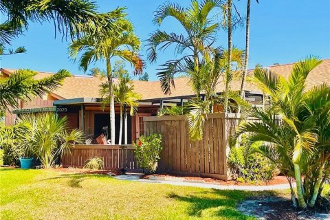 Casa en alquiler en Fort Myers, Florida, 2 dormitorios № 1958251 - foto 1