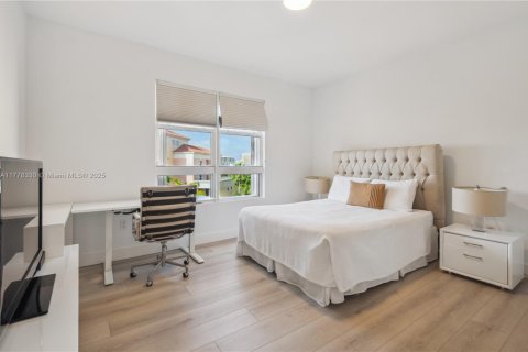 Снять в аренду кондоминиум в Ки-Бискейн, Флорида 3 спальни, 206.24м2, № 2034643 - фото 10