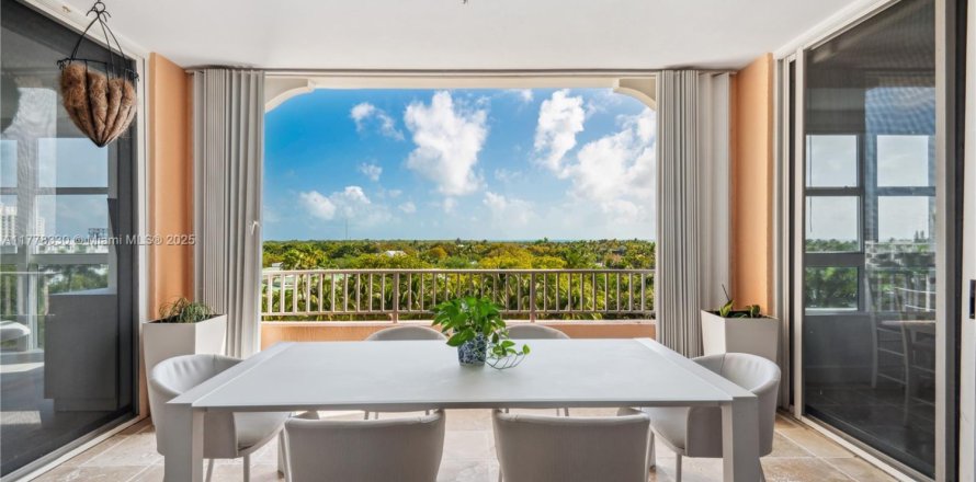 Кондоминиум с 3 спальнями в Ки-Бискейн, Флорида № 2034643