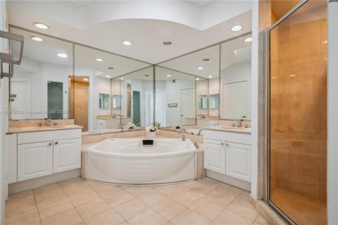 Снять в аренду кондоминиум в Ки-Бискейн, Флорида 3 спальни, 206.24м2, № 2034643 - фото 9