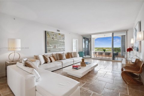 Снять в аренду кондоминиум в Ки-Бискейн, Флорида 3 спальни, 206.24м2, № 2034643 - фото 3