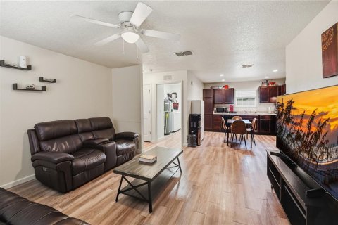 Villa ou maison à vendre à Apopka, Floride: 4 chambres, 117.06 m2 № 2416299 - photo 5