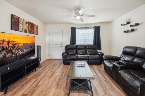 Villa ou maison à vendre à Apopka, Floride: 4 chambres, 117.06 m2 № 2416299 - photo 4