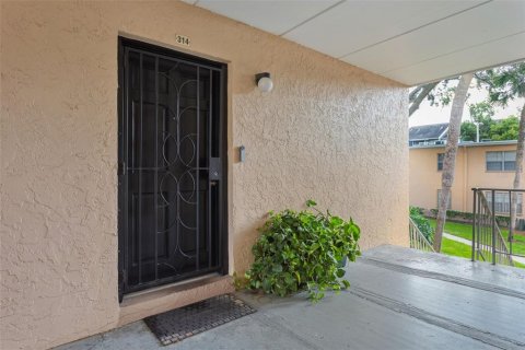 Copropriété à vendre à Tampa, Floride: 2 chambres, 97.55 m2 № 1910379 - photo 3