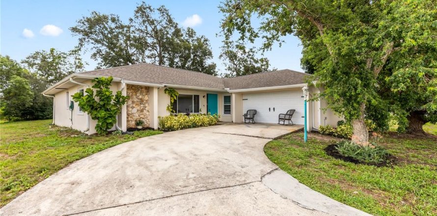 House in Deltona, Florida 3 bedrooms, 179.3 sq.m. № 1879181