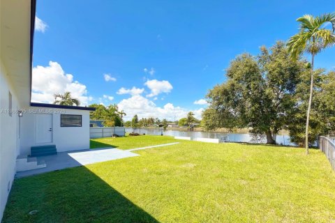 Купить виллу или дом в Майами, Флорида 1 комната, 152.55м2, № 2044982 - фото 17