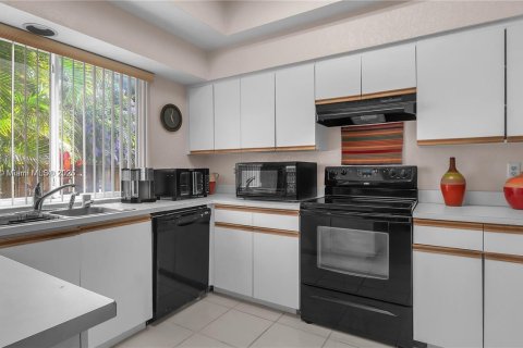 House in Plantation, Florida 3 bedrooms, 203.18 sq.m. № 1741967 - photo 16