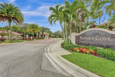 House in Plantation, Florida 3 bedrooms, 203.18 sq.m. № 1741967 - photo 1