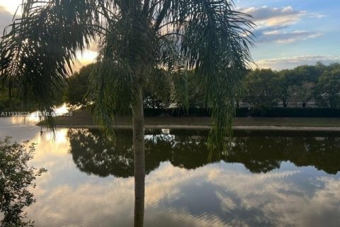 Снять в аренду кондоминиум в Пемброк-Пайнс, Флорида 1 спальня, 64.1м2, № 1999093 - фото 3