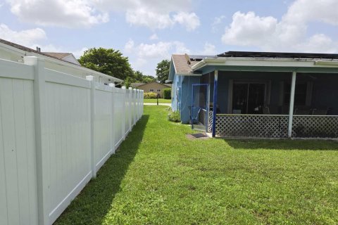 House in Tamarac, Florida 3 bedrooms, 151.52 sq.m. № 2261641 - photo 25