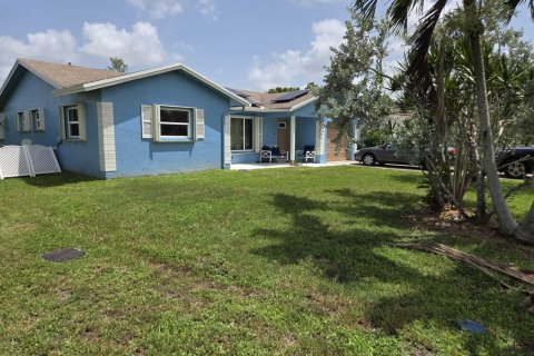 House in Tamarac, Florida 3 bedrooms, 151.52 sq.m. № 2261641 - photo 5